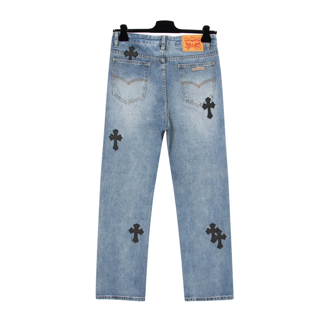 P240 [next day] Chrome Heart* CH DIY Chrome Heart large silver button jeans (highest version) originally purchased and patterned, truly restoring the ultimate vintage texture, YKK-5YG zipper, full set of molded logo silver accessories, Italian special cowhide print and then cut, custom-made sheepskin three-layer thick line leather, the whole is spliced in heavy water washing process, the trousers shape is impeccable and the washed color is very beautiful The whole body hardware adopts silver-plated industrial buckles, and you can see the details! Master DIY's special customized model, there will never be any confusion! Three-dimensional cutting version. Loose and comfortable, not flattering on your body shape, making you look taller and slimmer. Made by a factory. Original factory quality control. Same style for men and women. Can be matched with couples. Versatile recommendation. Fine workmanship. The version is very stylish. The upper body effect is super good. It is a must-have jeans for all seasons. It is a perfect combination with anything. Without further ado, hurry up and grab one. Color: blue Size: 28 30 32 34 (s-XL) For detailed sizes, please see Figure 9